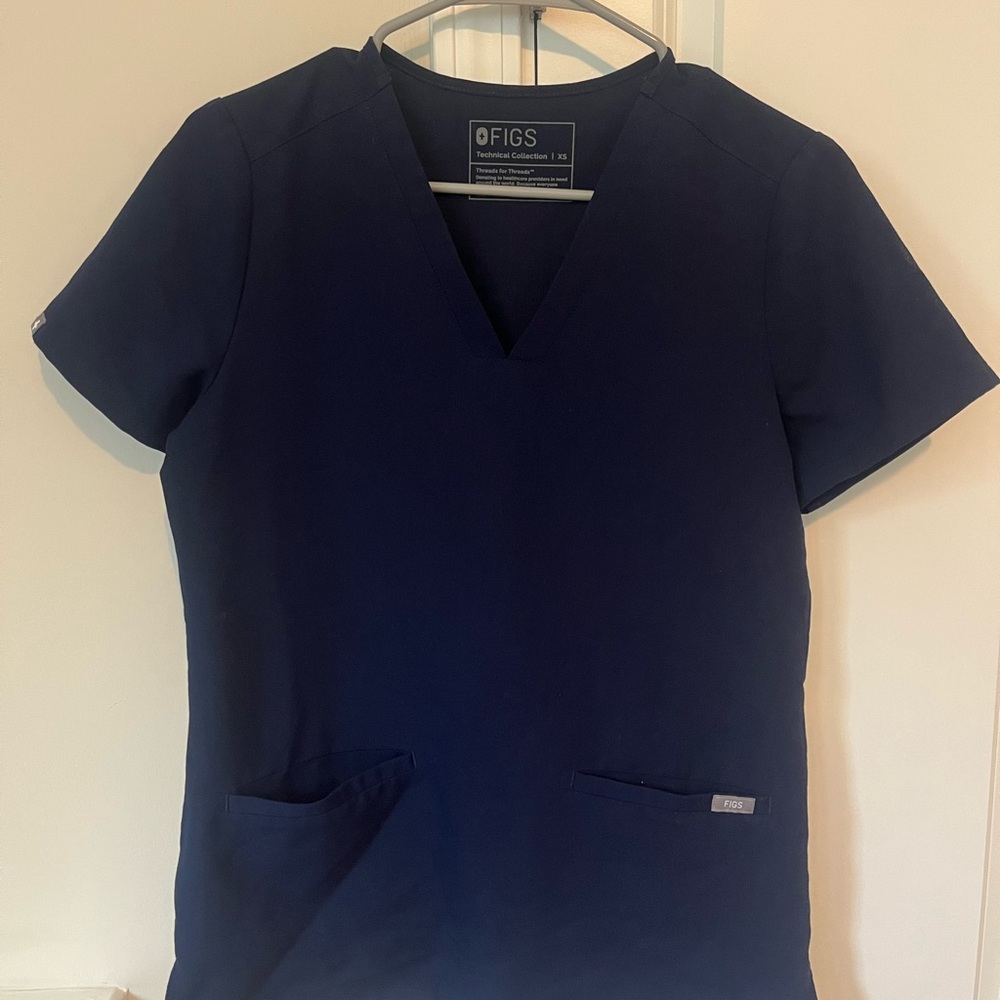 Figs Women's Navy Scrub Top